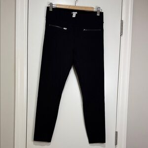 Daily Ritual Black Leggings with Zipper Detail